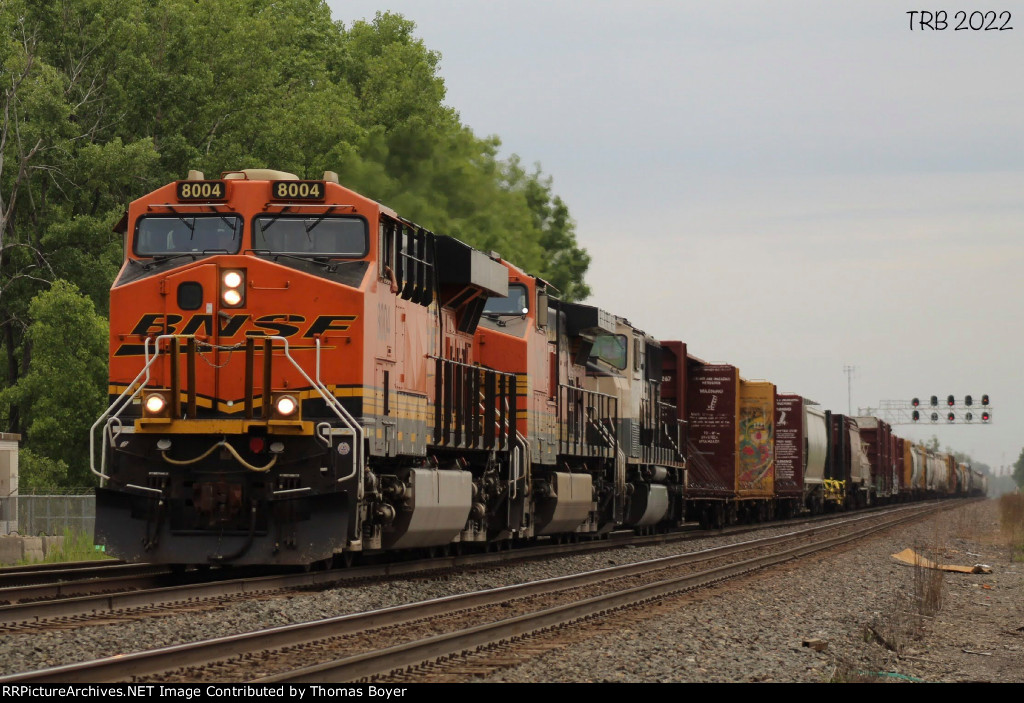 BNSF 8004